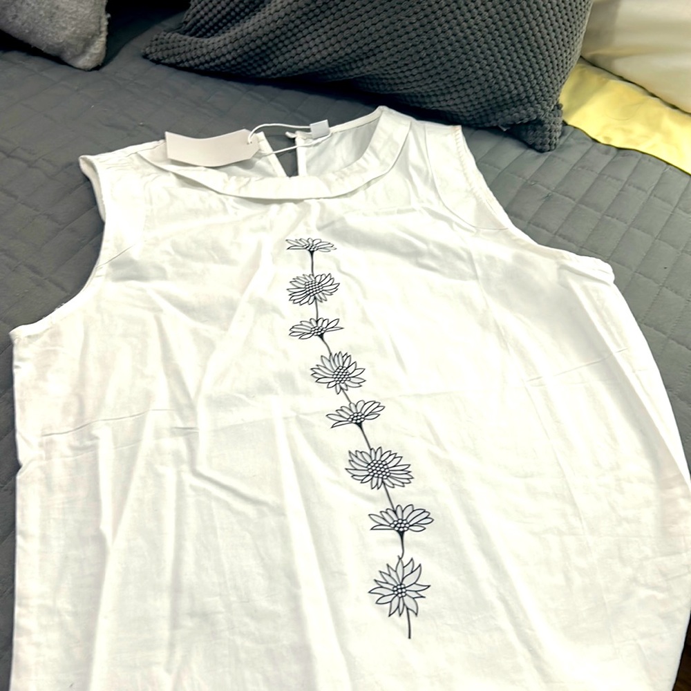 Cute cotton sleeveless top!